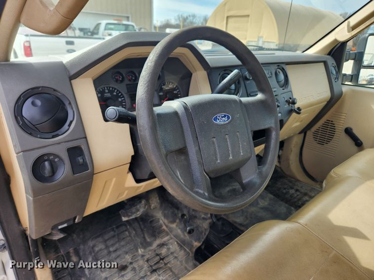 image for item JB9553 2008 Ford F250 Super Duty XL  pickup truck