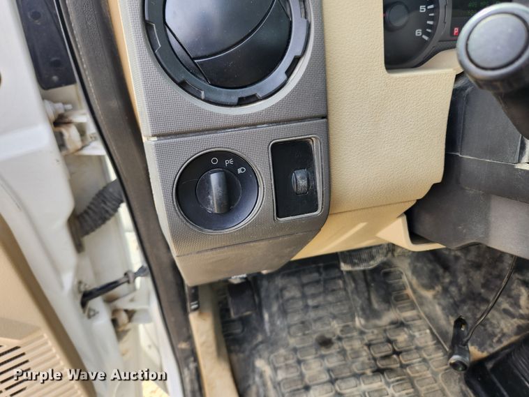 image for item JB9553 2008 Ford F250 Super Duty XL  pickup truck