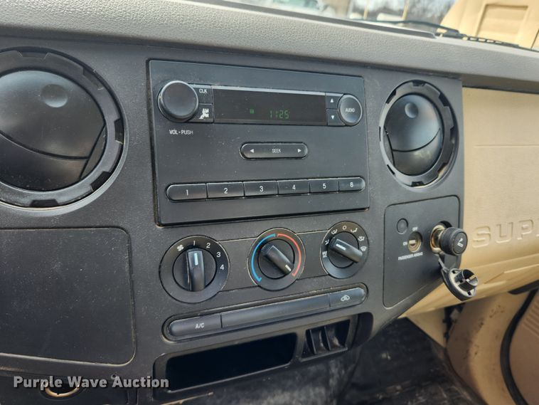 image for item JB9553 2008 Ford F250 Super Duty XL  pickup truck