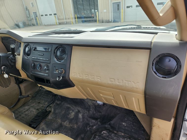 image for item JB9553 2008 Ford F250 Super Duty XL  pickup truck