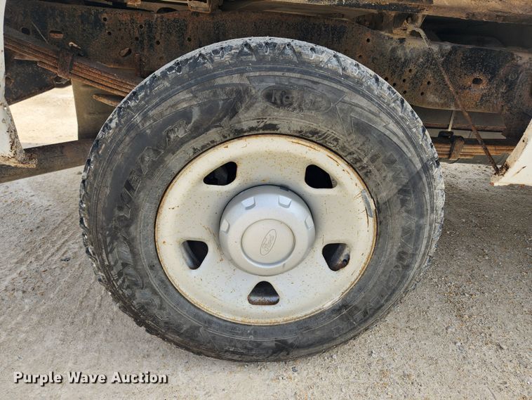 image for item JB9553 2008 Ford F250 Super Duty XL  pickup truck