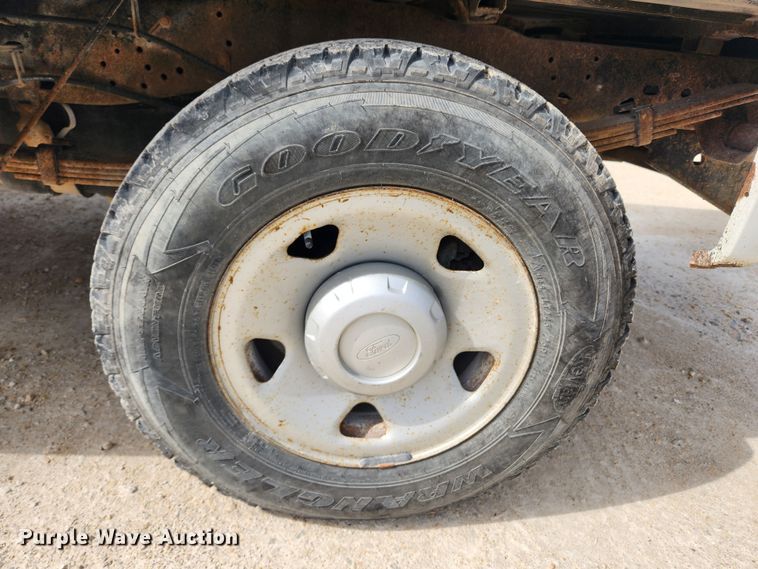 image for item JB9553 2008 Ford F250 Super Duty XL  pickup truck