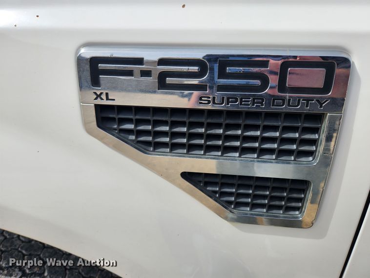image for item JB9553 2008 Ford F250 Super Duty XL  pickup truck