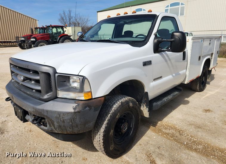 image for item JB9554 2003 Ford F350 Super Duty XL  utility bed pickup truck