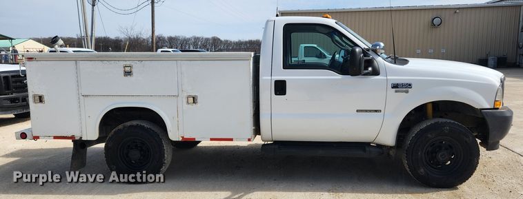 image for item JB9554 2003 Ford F350 Super Duty XL  utility bed pickup truck