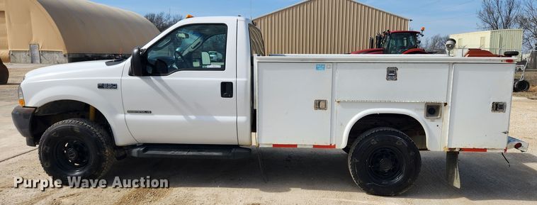 image for item JB9554 2003 Ford F350 Super Duty XL  utility bed pickup truck