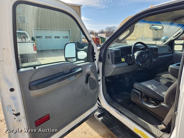 image for item JB9554 2003 Ford F350 Super Duty XL  utility bed pickup truck