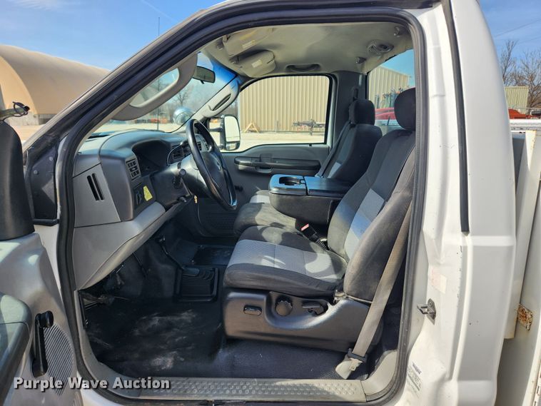 image for item JB9554 2003 Ford F350 Super Duty XL  utility bed pickup truck