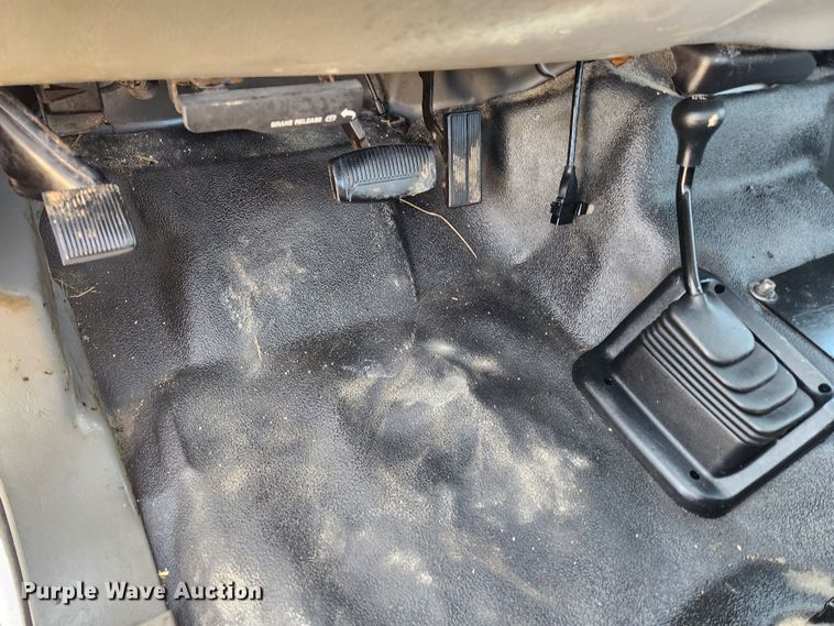 image for item JB9554 2003 Ford F350 Super Duty XL  utility bed pickup truck