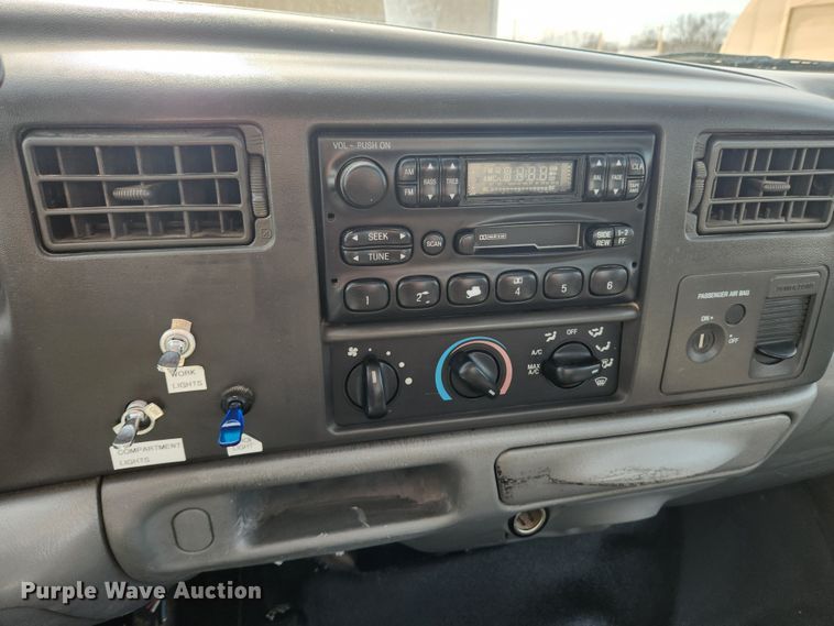 image for item JB9554 2003 Ford F350 Super Duty XL  utility bed pickup truck