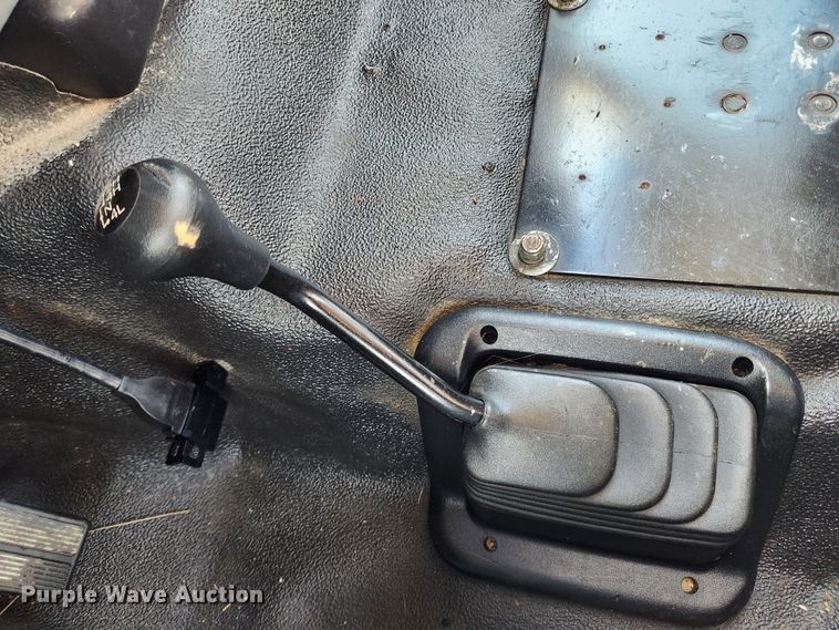 image for item JB9554 2003 Ford F350 Super Duty XL  utility bed pickup truck