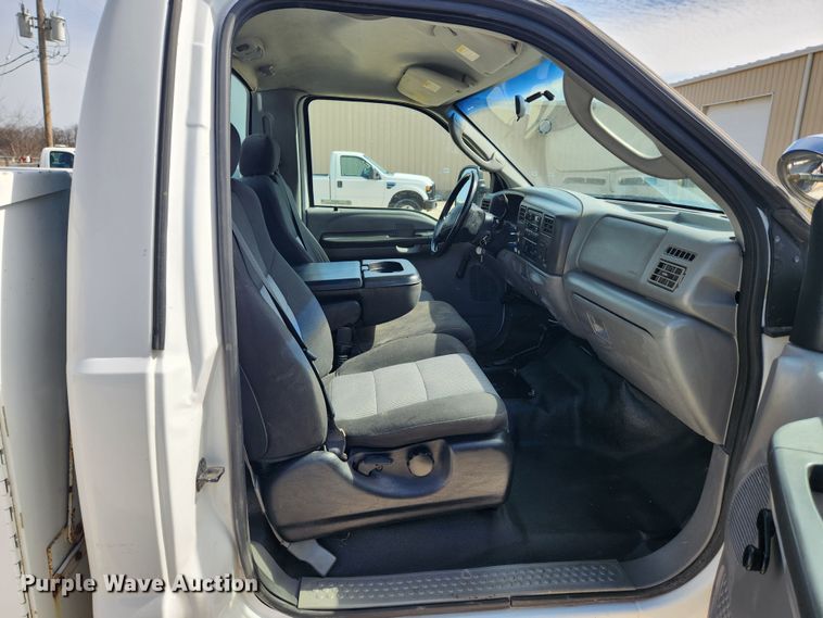 image for item JB9554 2003 Ford F350 Super Duty XL  utility bed pickup truck