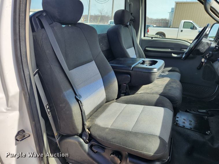 image for item JB9554 2003 Ford F350 Super Duty XL  utility bed pickup truck