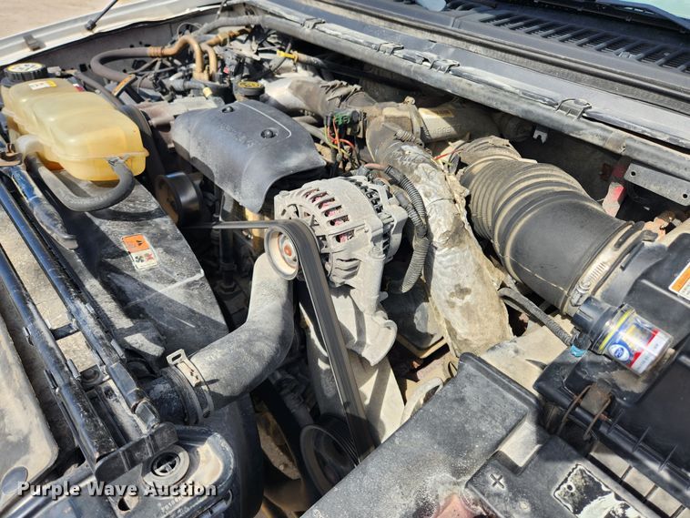 image for item JB9554 2003 Ford F350 Super Duty XL  utility bed pickup truck