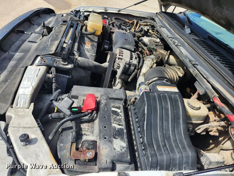 image for item JB9554 2003 Ford F350 Super Duty XL  utility bed pickup truck