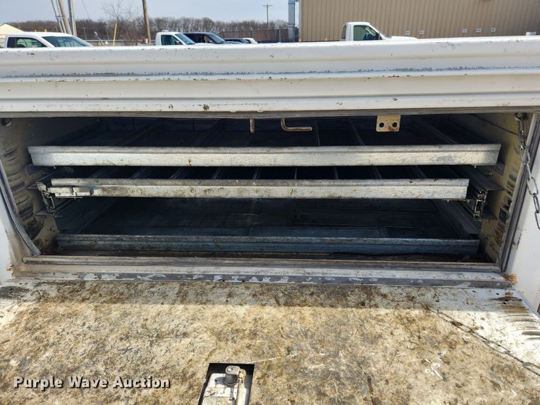 image for item JB9554 2003 Ford F350 Super Duty XL  utility bed pickup truck