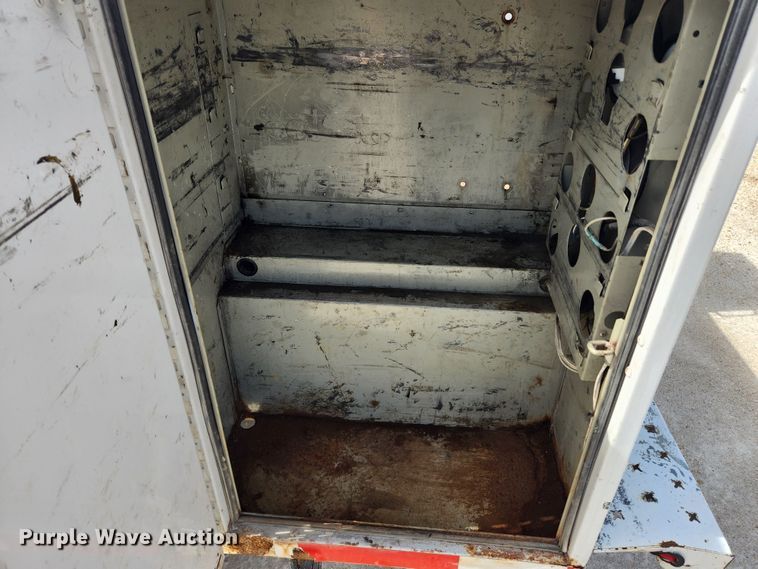 image for item JB9554 2003 Ford F350 Super Duty XL  utility bed pickup truck