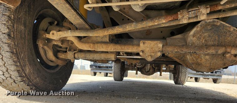 image for item JB9554 2003 Ford F350 Super Duty XL  utility bed pickup truck