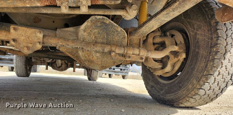 image for item JB9554 2003 Ford F350 Super Duty XL  utility bed pickup truck