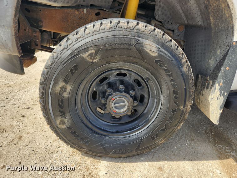 image for item JB9554 2003 Ford F350 Super Duty XL  utility bed pickup truck