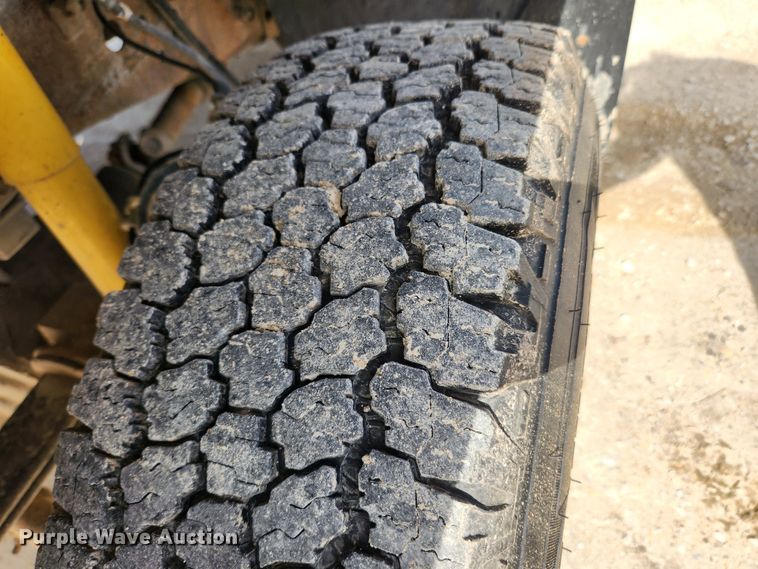 image for item JB9554 2003 Ford F350 Super Duty XL  utility bed pickup truck