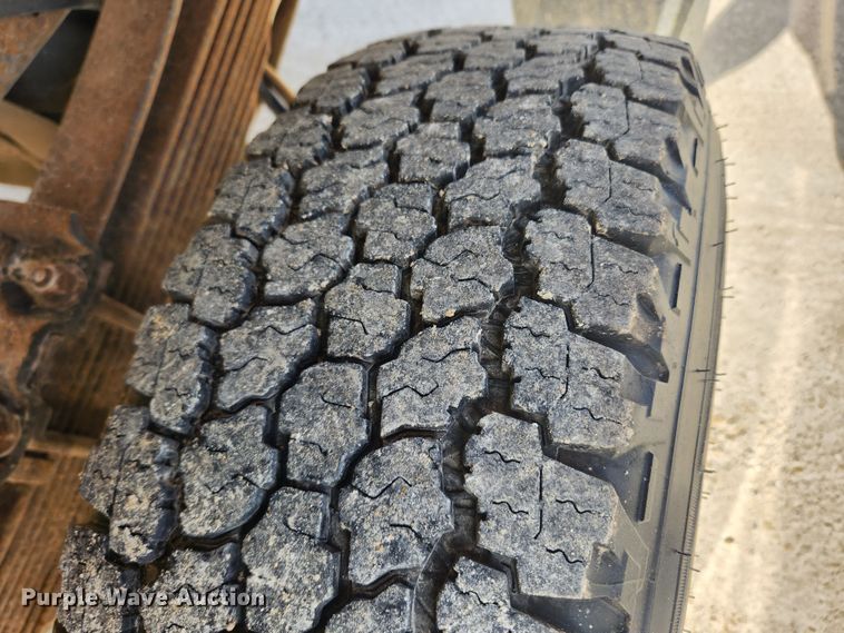 image for item JB9554 2003 Ford F350 Super Duty XL  utility bed pickup truck