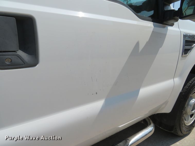 image for item JB9555 2008 Ford F250 Super Duty XL  pickup truck
