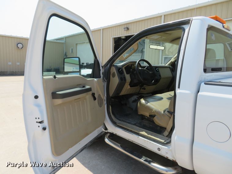 image for item JB9555 2008 Ford F250 Super Duty XL  pickup truck