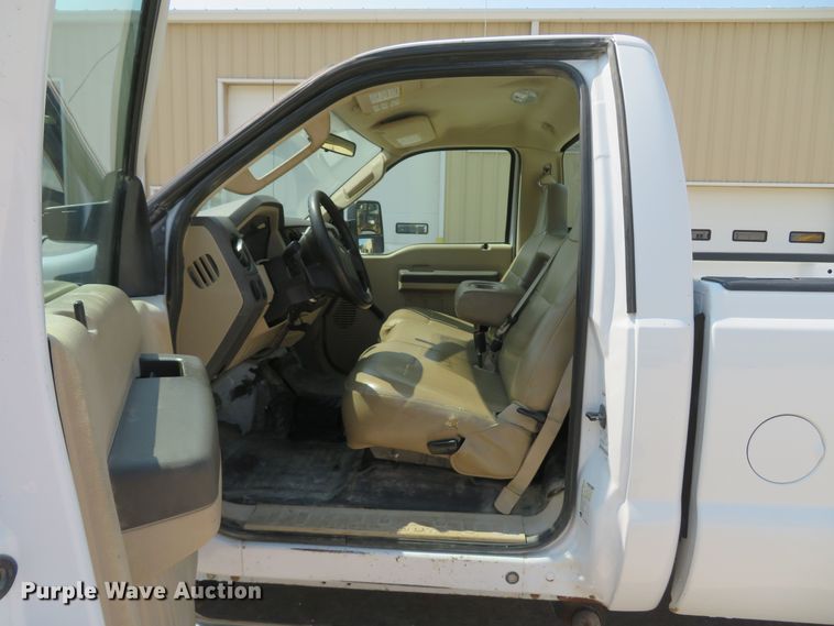 image for item JB9555 2008 Ford F250 Super Duty XL  pickup truck