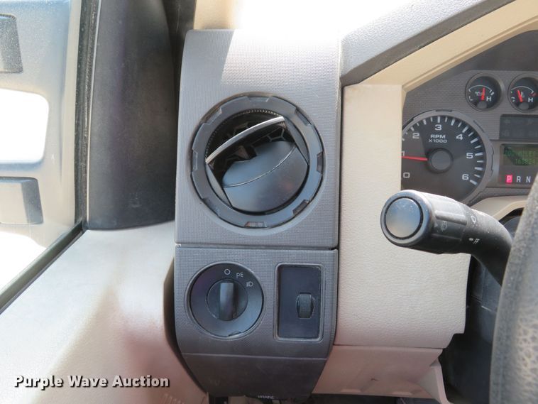 image for item JB9555 2008 Ford F250 Super Duty XL  pickup truck