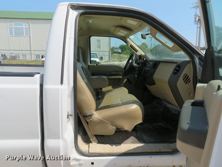 image for item JB9555 2008 Ford F250 Super Duty XL  pickup truck
