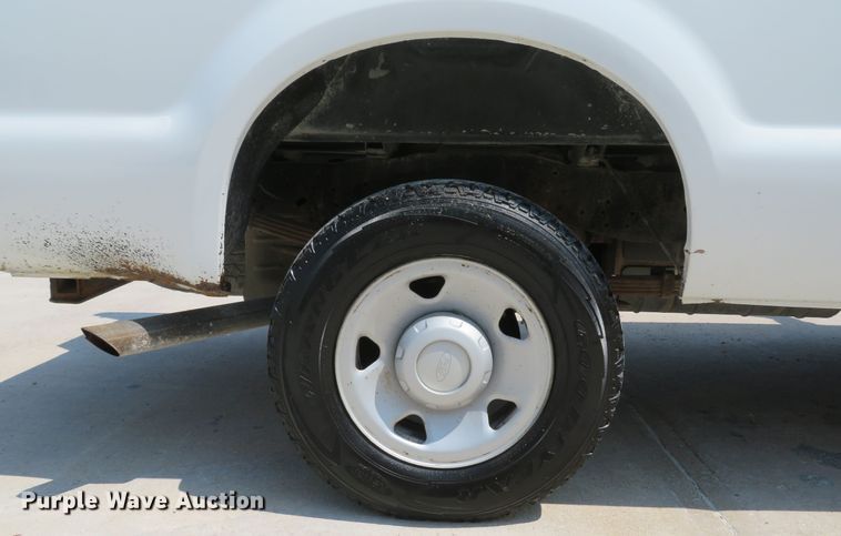 image for item JB9555 2008 Ford F250 Super Duty XL  pickup truck