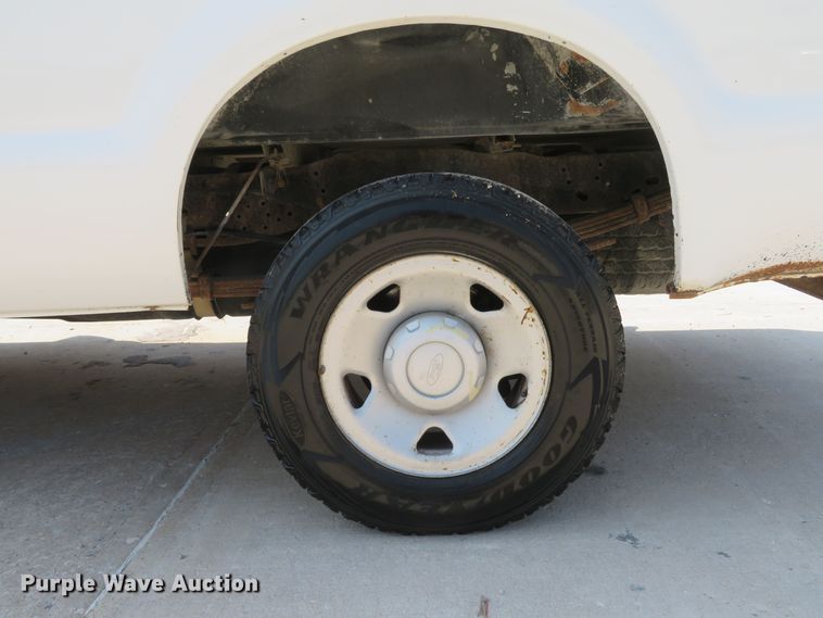 image for item JB9555 2008 Ford F250 Super Duty XL  pickup truck