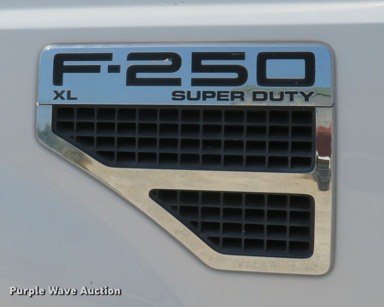 image for item JB9555 2008 Ford F250 Super Duty XL  pickup truck