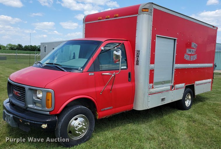 image for item JO9199 1998 GMC Savana 3500 Cargo  box truck