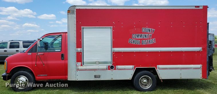 image for item JO9199 1998 GMC Savana 3500 Cargo  box truck