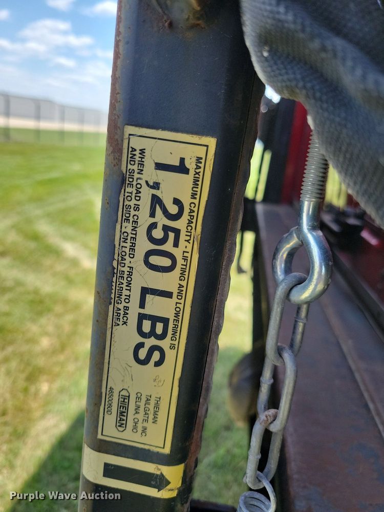 image for item JO9199 1998 GMC Savana 3500 Cargo  box truck