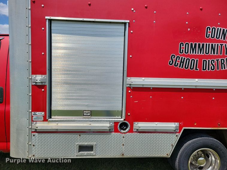 image for item JO9199 1998 GMC Savana 3500 Cargo  box truck