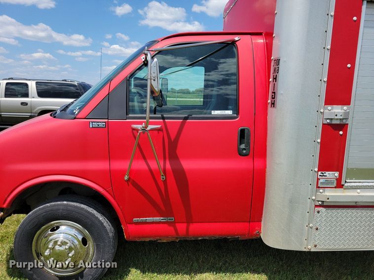 image for item JO9199 1998 GMC Savana 3500 Cargo  box truck