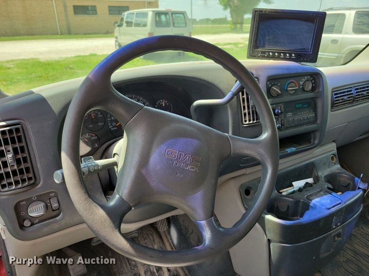 image for item JO9199 1998 GMC Savana 3500 Cargo  box truck