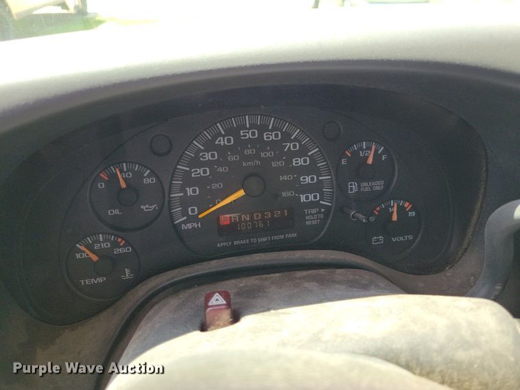 image for item JO9199 1998 GMC Savana 3500 Cargo  box truck