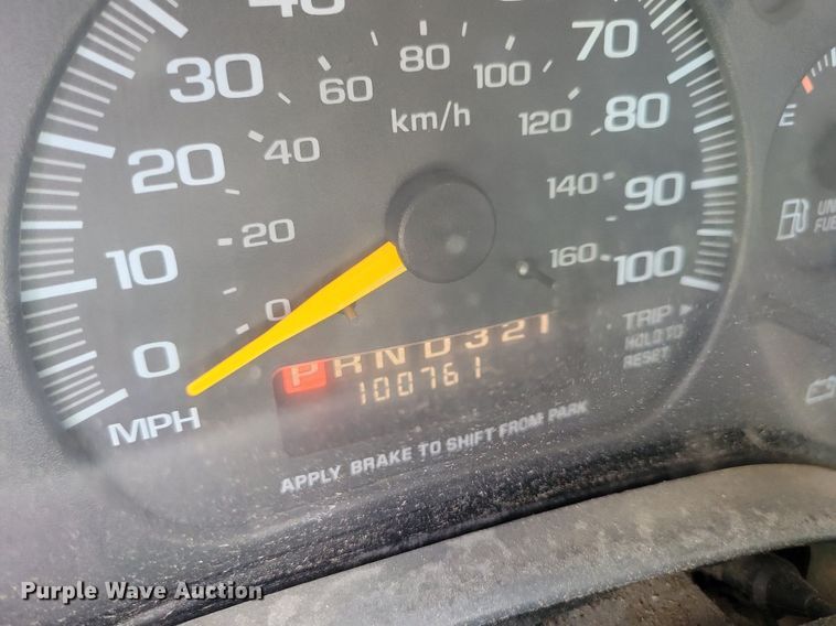 image for item JO9199 1998 GMC Savana 3500 Cargo  box truck