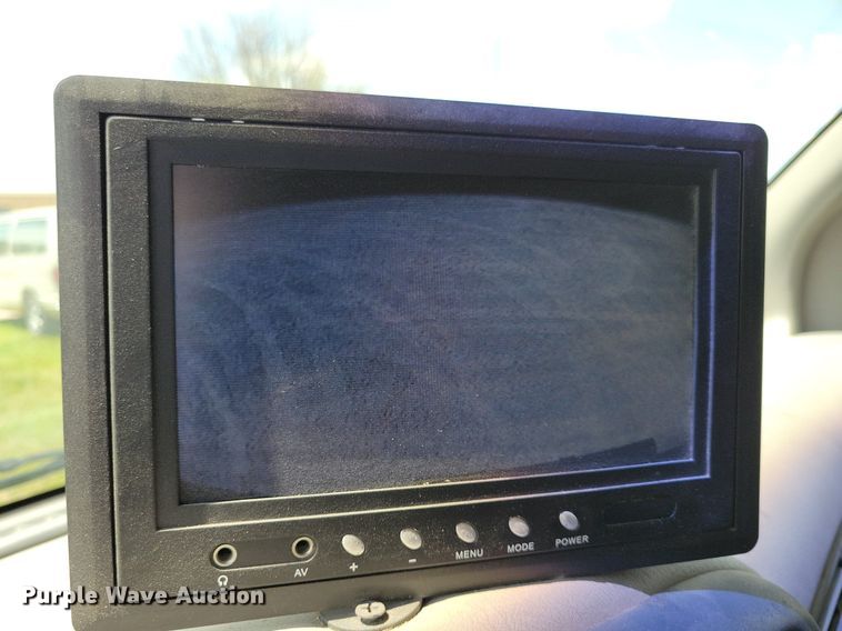 image for item JO9199 1998 GMC Savana 3500 Cargo  box truck