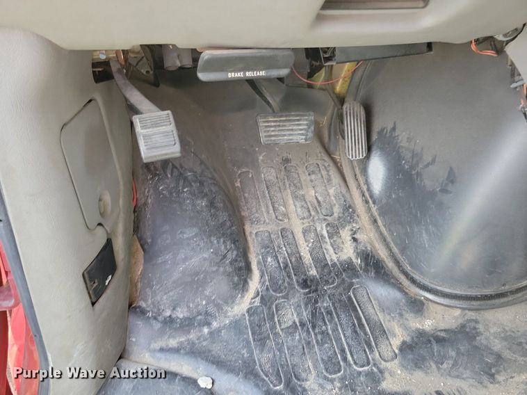 image for item JO9199 1998 GMC Savana 3500 Cargo  box truck