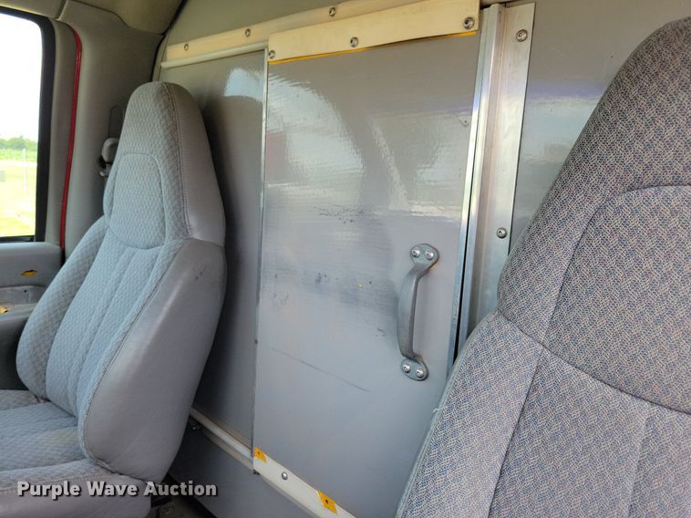 image for item JO9199 1998 GMC Savana 3500 Cargo  box truck