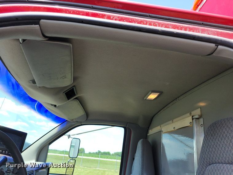 image for item JO9199 1998 GMC Savana 3500 Cargo  box truck