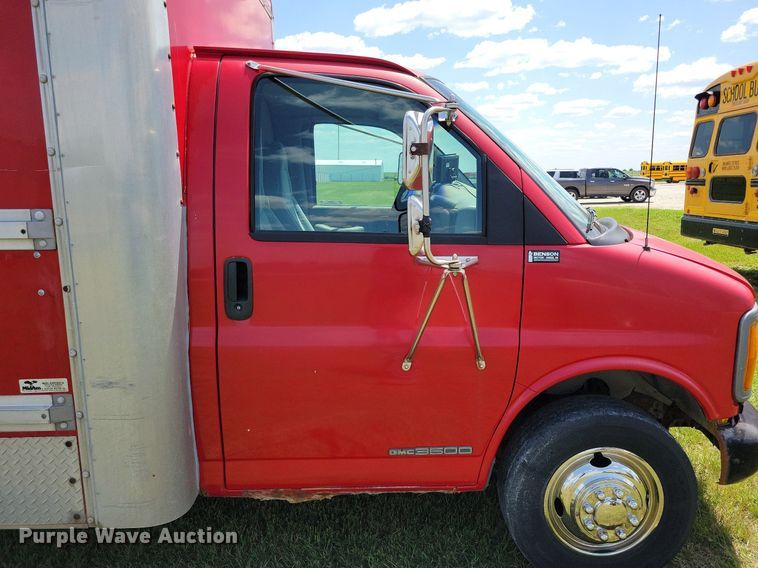 image for item JO9199 1998 GMC Savana 3500 Cargo  box truck