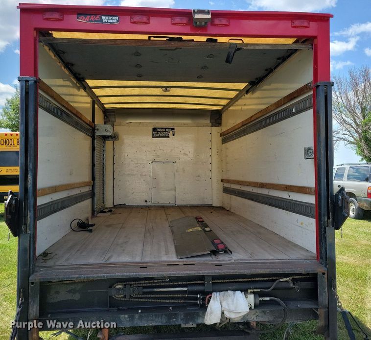 image for item JO9199 1998 GMC Savana 3500 Cargo  box truck