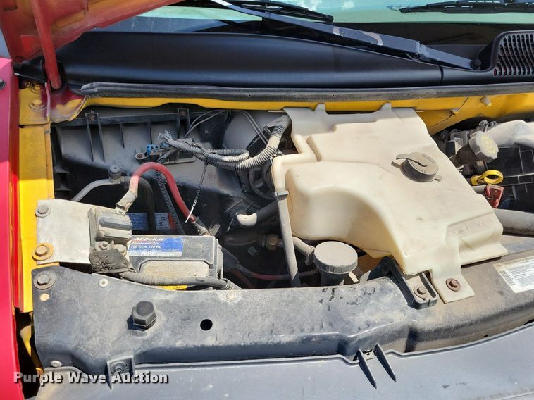 image for item JO9199 1998 GMC Savana 3500 Cargo  box truck