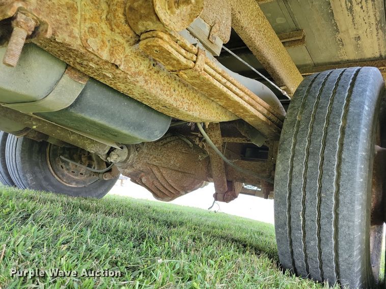 image for item JO9199 1998 GMC Savana 3500 Cargo  box truck